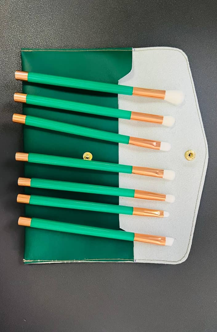 خرید ست براش آرایشی ۷ تکه | ست کامل براش حرفه‌ای برای آرایشی بی‌نقص از مُدا گالری